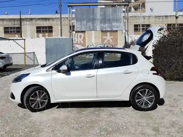 Peugeot 208 Allure 1.6  2019 - foto 4