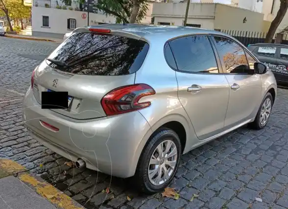 Peugeot 208 Active 1.6  2019 - foto 1