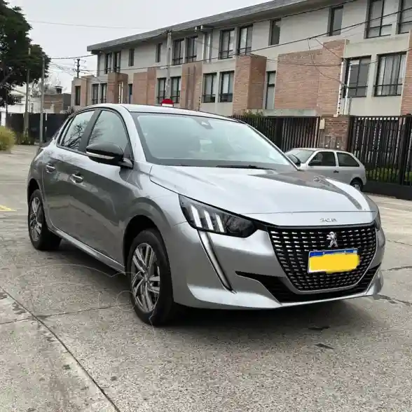 Peugeot 208 Feline 1.6 Tiptronic  2022 - foto 1