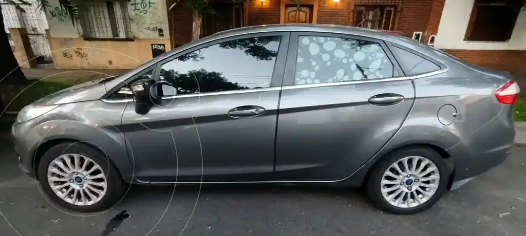Ford Fiesta Kinetic Sedán Titanium  2014 - foto 1