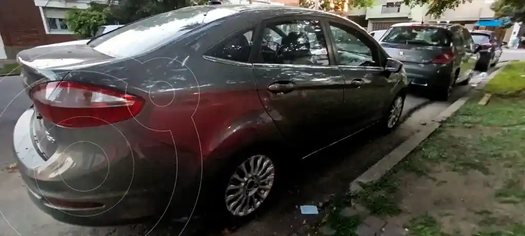 Ford Fiesta Kinetic Sedán Titanium  2014 - foto 2