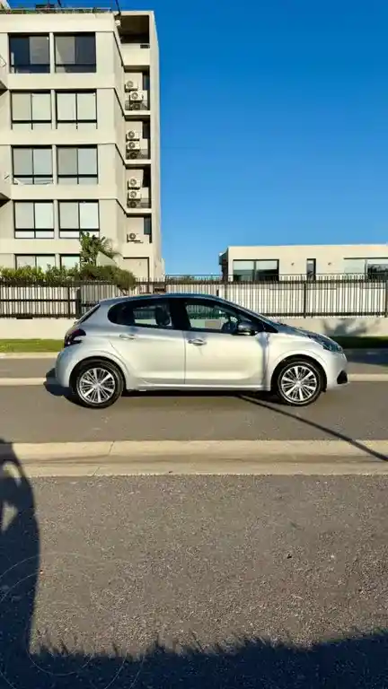 Peugeot 208 Feline 1.6  2019 - foto 1