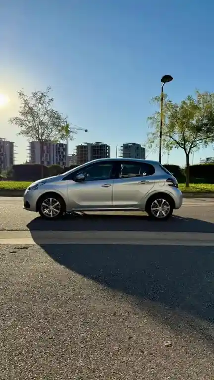 Peugeot 208 Feline 1.6  2019 - foto 2