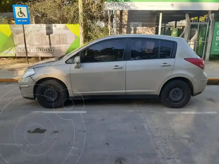 Nissan Tiida Hatchback Visia  2010 - foto 2