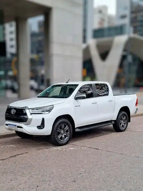 Toyota Hilux 4X2 Cabina Doble SRV 2.8 TDi Aut 2022 - foto 1