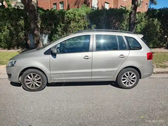 Volkswagen Suran 1.6 Highline  2013 - foto 1