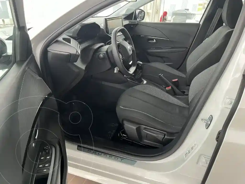 Peugeot 208 Allure Aut  2026 - foto 3