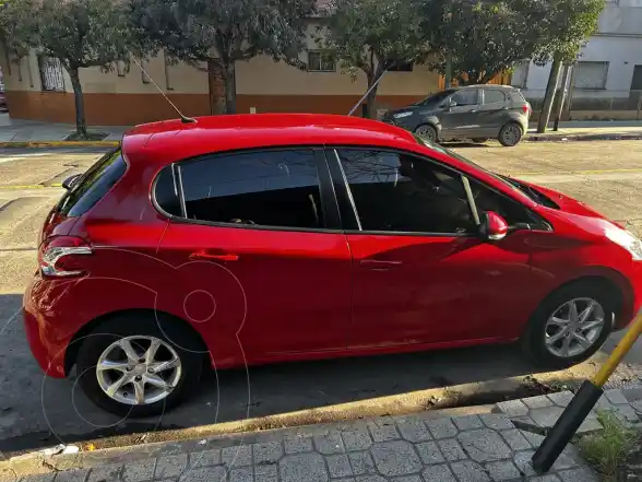 Peugeot 208 Allure 1.5  2014 - foto 2