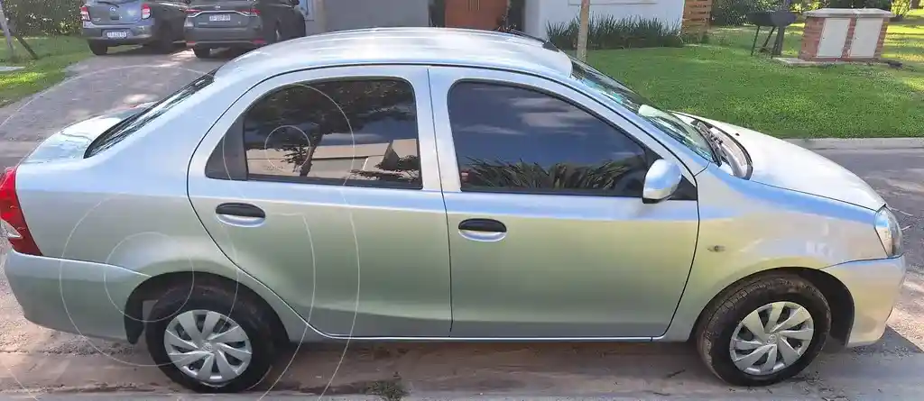 Toyota Etios Sedán X  2022 - foto 1
