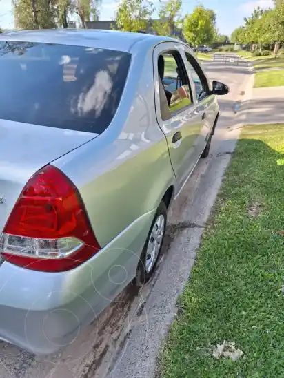 Toyota Etios Sedán X  2022 - foto 2