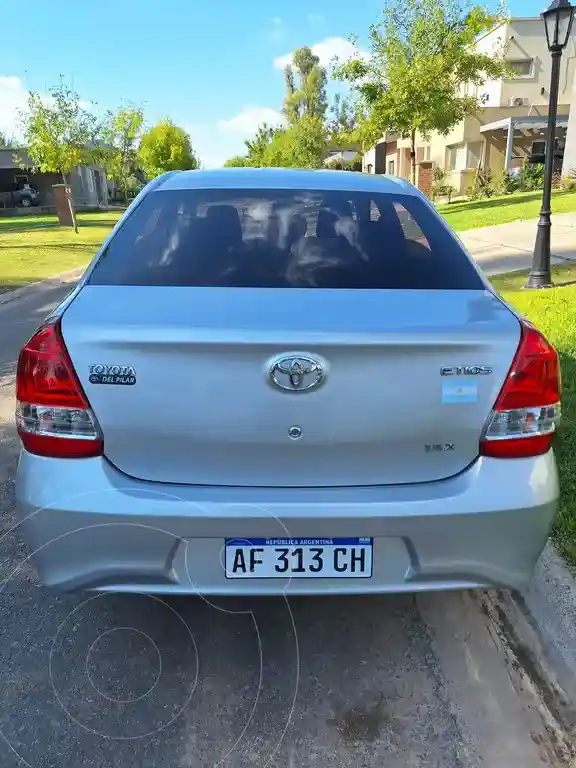 Toyota Etios Sedán X  2022 - foto 3