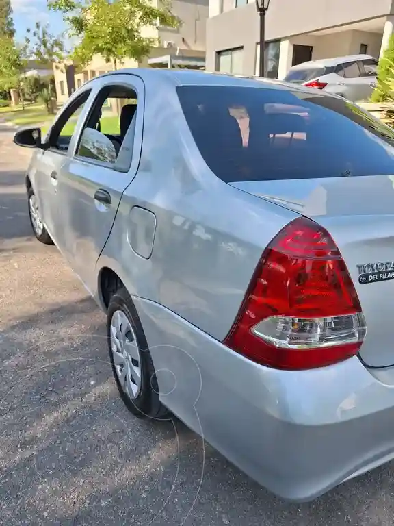 Toyota Etios Sedán X  2022 - foto 4