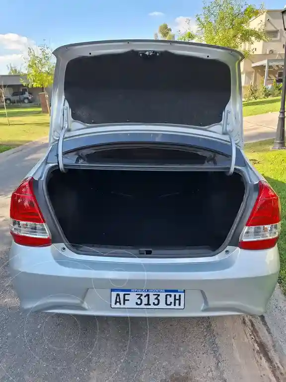 Toyota Etios Sedán X  2022 - foto 5