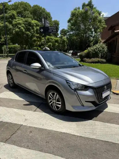 Peugeot 208 Allure 1.6  2023 - foto 2