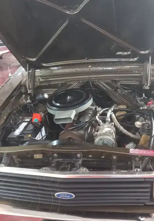 Ford Falcon 3.0L Ghia Lujo  1983 - foto 4