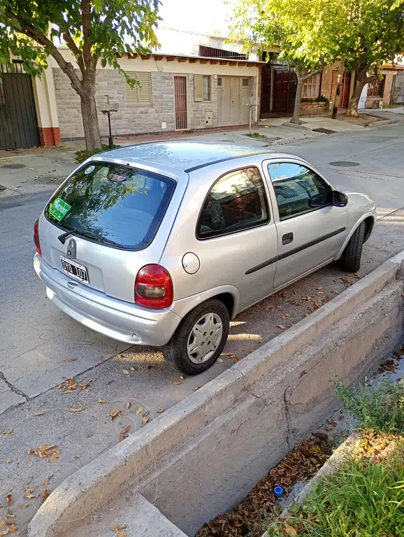 Chevrolet Corsa 3P Gl Dsl (1686 Cc) 2002 - foto 3