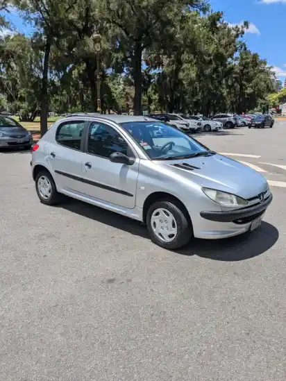 Peugeot 206 1.6 Xr Premium 5P  2003 - foto 2