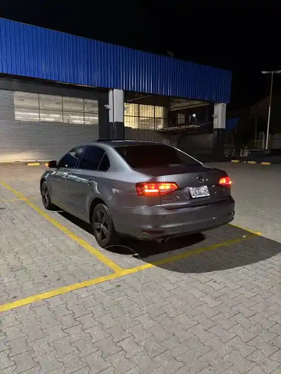 Volkswagen Vento 2.5 Fsi Advance Tiptronic (170Cv)  2015 - foto 3