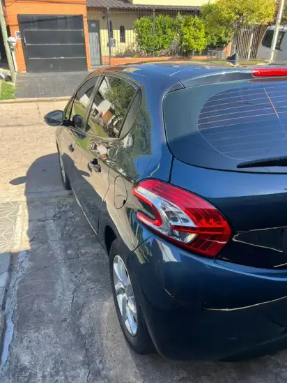 Peugeot 208 Allure 1.5  2014 - foto 2