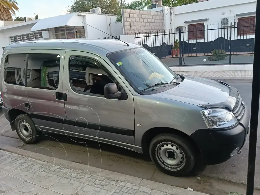 Peugeot Partner Furgón Confort 1.6 5 Plazas (1587 Cc) 2023 - foto 4