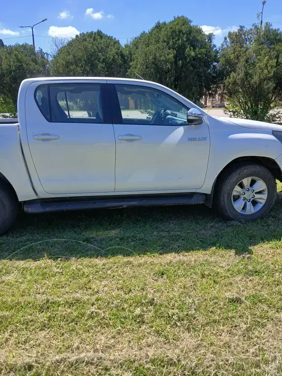 Toyota Hilux 2.8 4X4 Srv Tdi Dc (2755 Cc) 2016 - foto 2