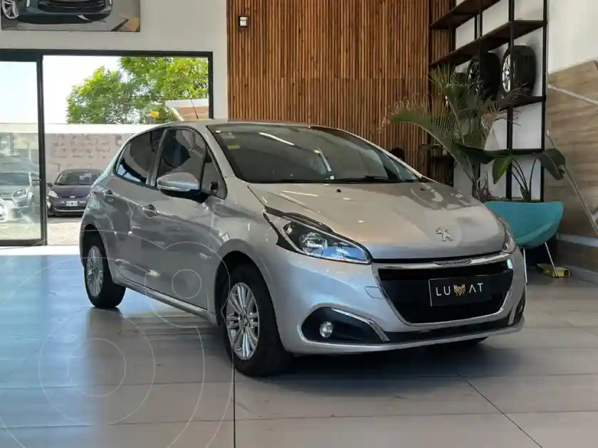 Peugeot 208 Allure 1.6  2018 - foto 1