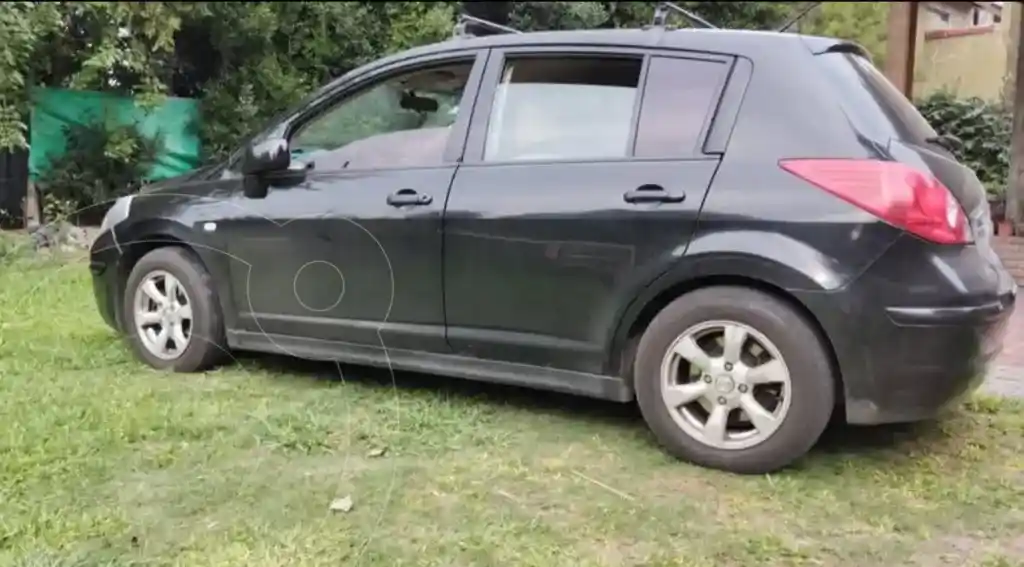 Nissan Tiida Visia  2010 - foto 2