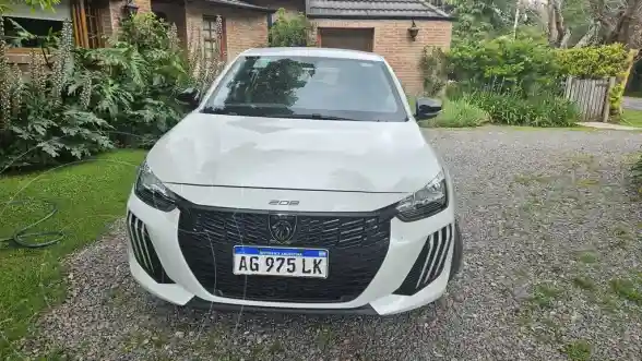 Peugeot 208 Allure 1.6 Pack  2024 - foto 1