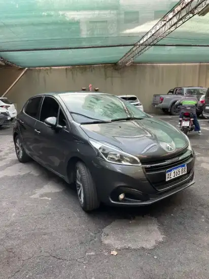 Peugeot 208 Feline 1.6 Tiptronic  2020 - foto 1