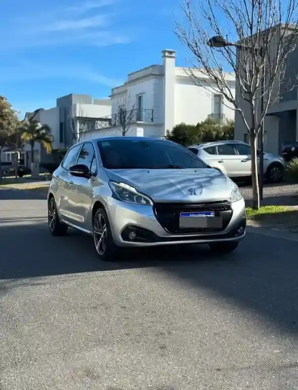 Peugeot 208 Feline 1.6  2019 - foto 1