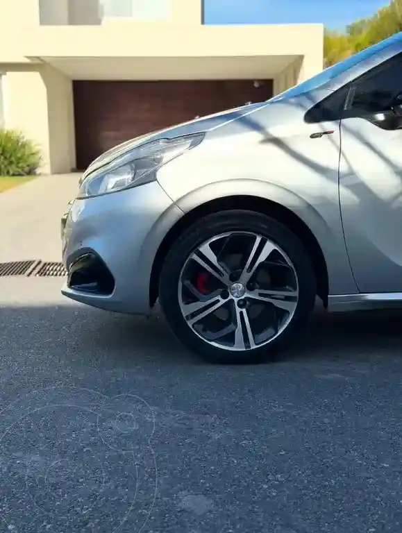 Peugeot 208 Feline 1.6  2019 - foto 4