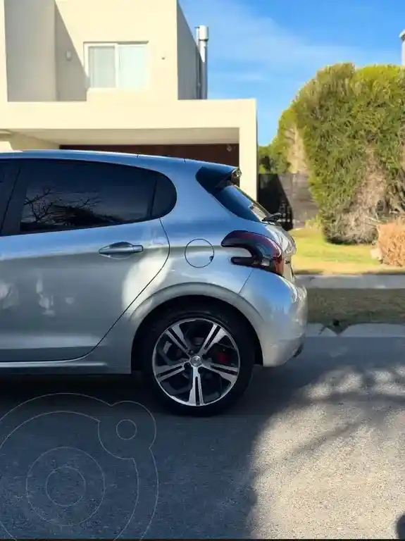 Peugeot 208 Feline 1.6  2019 - foto 5