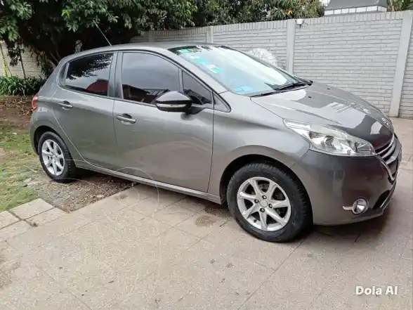 Peugeot 208 Allure 1.5 2014 - foto 1