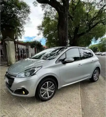 Peugeot 208 Feline 1.6  2019 - foto 1