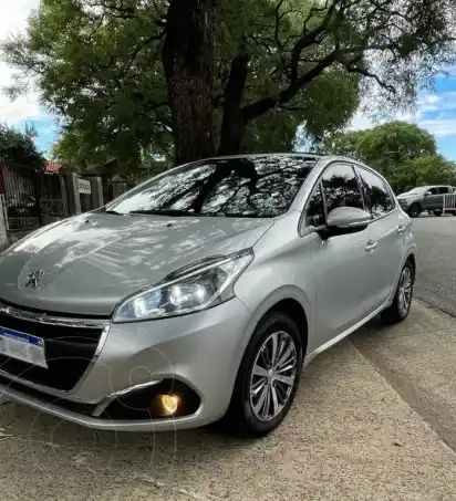 Peugeot 208 Feline 1.6  2019 - foto 2