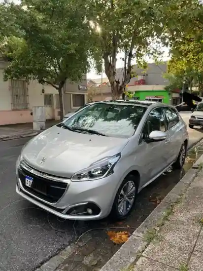 Peugeot 208 Feline 1.6  2018 - foto 1