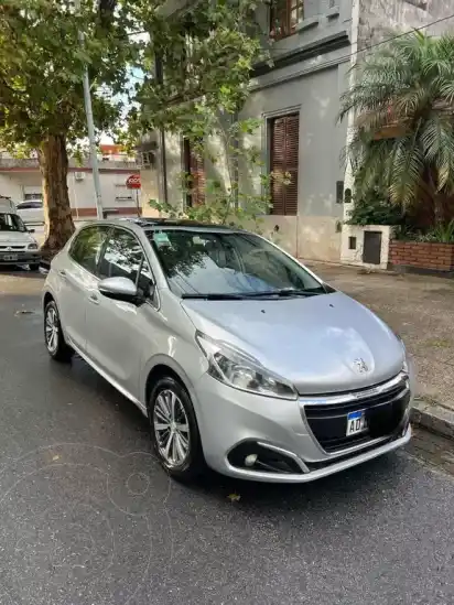 Peugeot 208 Feline 1.6  2018 - foto 2
