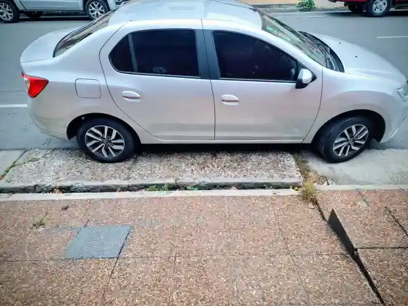 Renault Logan 1.6 Intens  2021 - foto 2