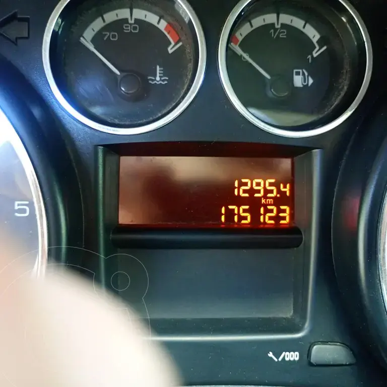 Peugeot 408 Allure Hdi  2013 - foto 4