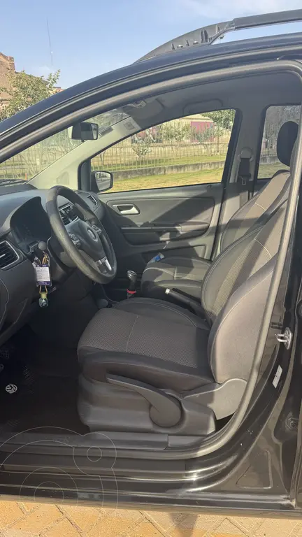 Volkswagen Suran 1.6 Highline (1599 Cc) 2012 - foto 4