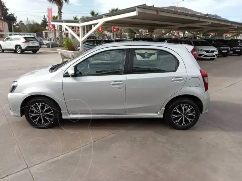 Toyota Etios Sedán Xls  2018 - foto 2
