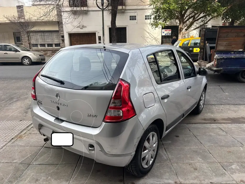 Renault Sandero 1.6 Confort (1598 Cc) 2011 - foto 2