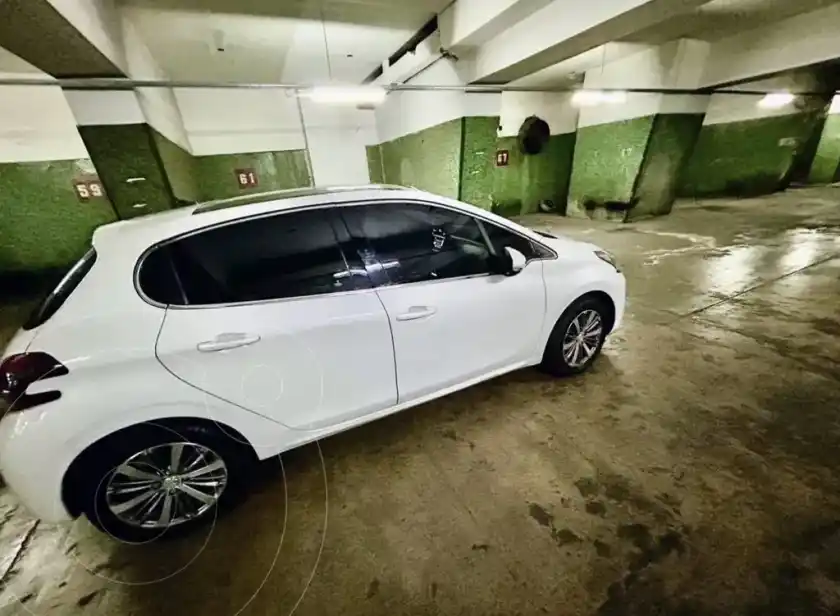 Peugeot 208 Feline 1.6  2017 - foto 3