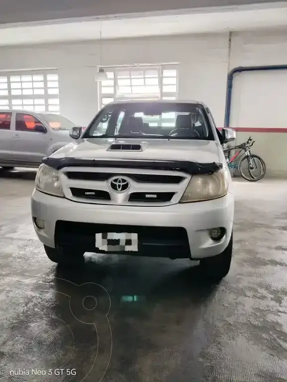 Toyota Hilux 3.0 4X4 Srv Tdi Dc Cuero  2005 - foto 1