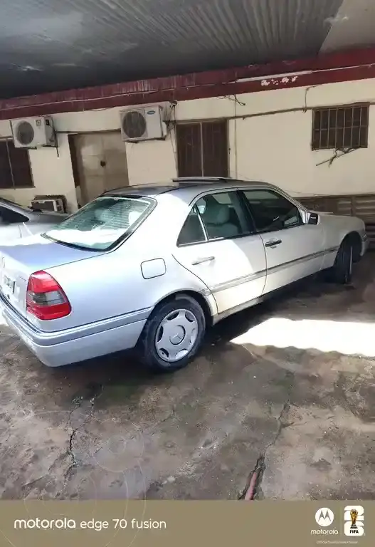 Mercedes-Benz Clase C Sedán 180  1996 - foto 1