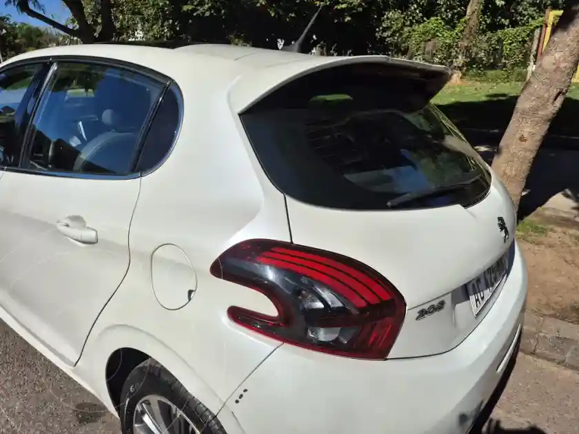Peugeot 208 Feline 1.6 Tiptronic  2018 - foto 3