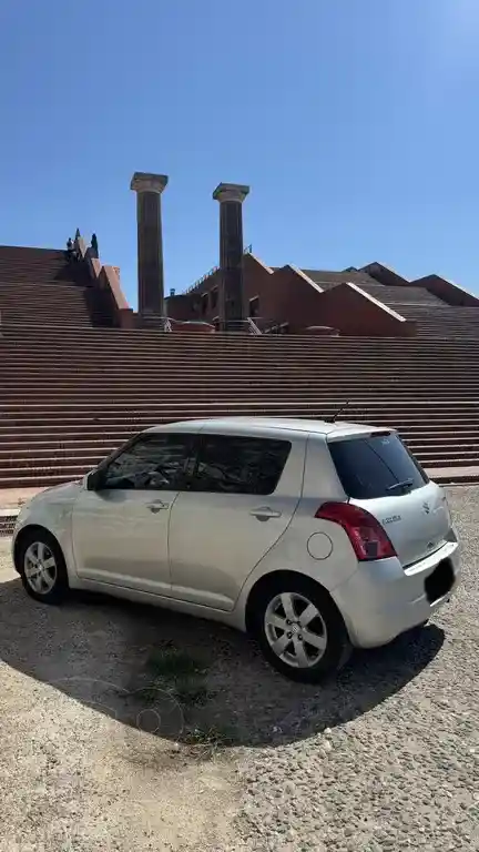 Suzuki Swift 5P 1.5  2010 - foto 2