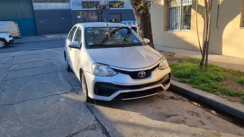 Toyota Etios Sedán X  2017 - foto 1