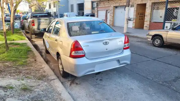 Toyota Etios Sedán X  2017 - foto 3