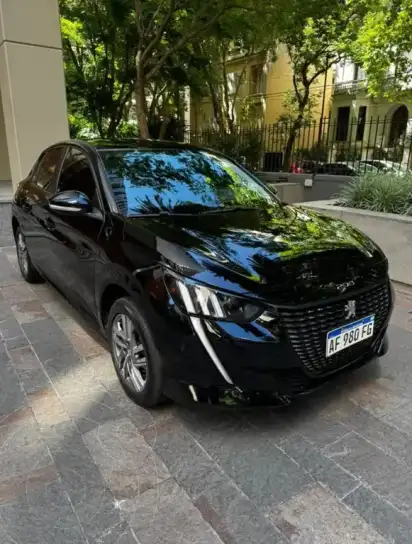 Peugeot 208 Feline 1.6 Tiptronic  2022 - foto 1